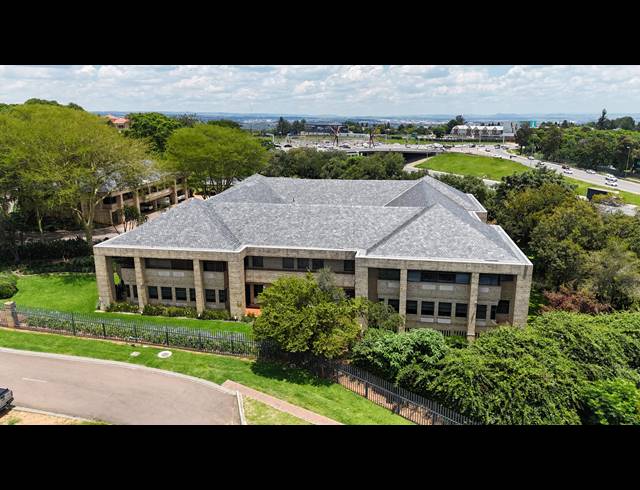 5,745M² OFFICE FOR SALE IN BRYANSTON